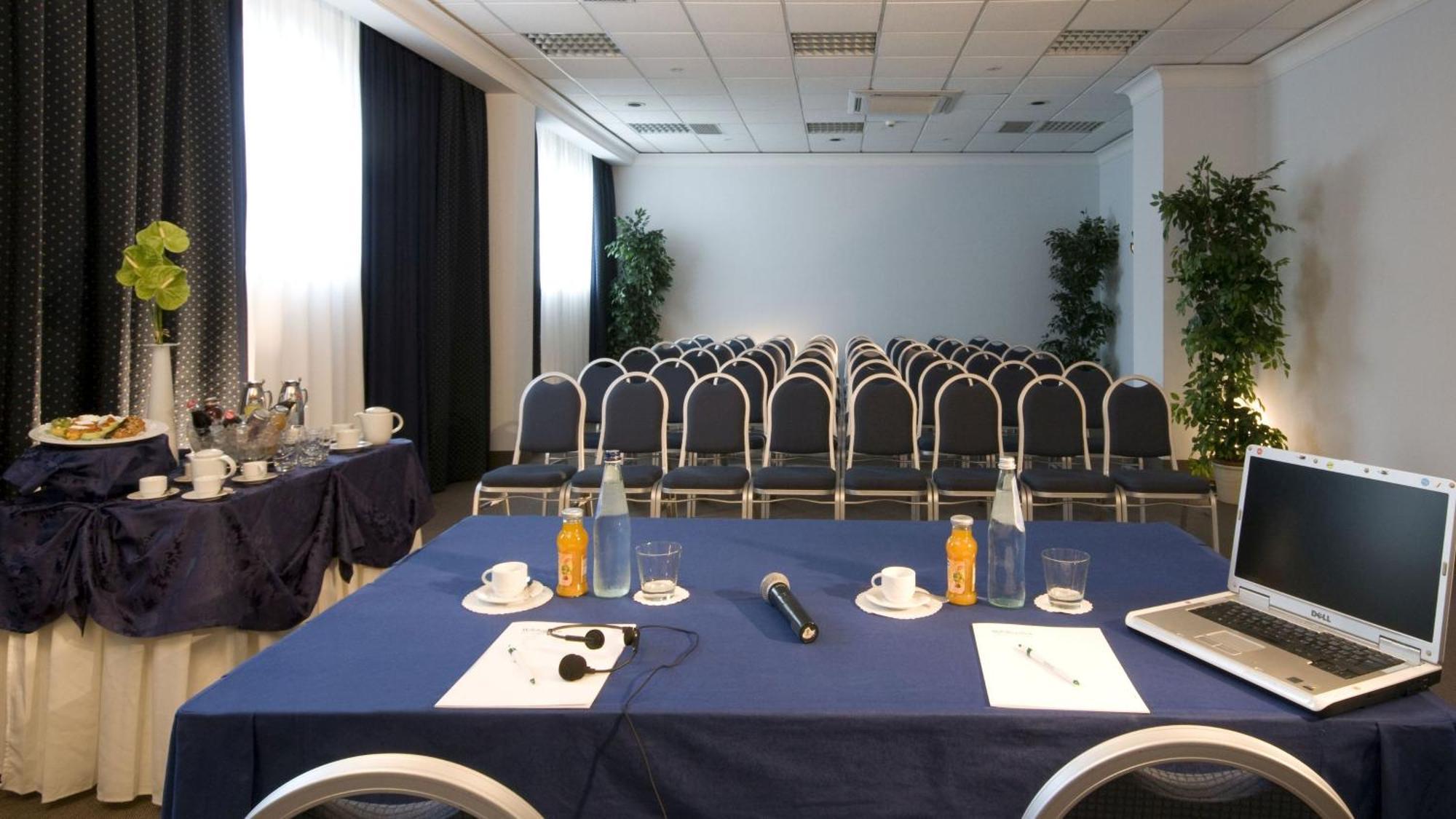 Holiday Inn Rome - Eur Parco Dei Medici By Ihg Kültér fotó